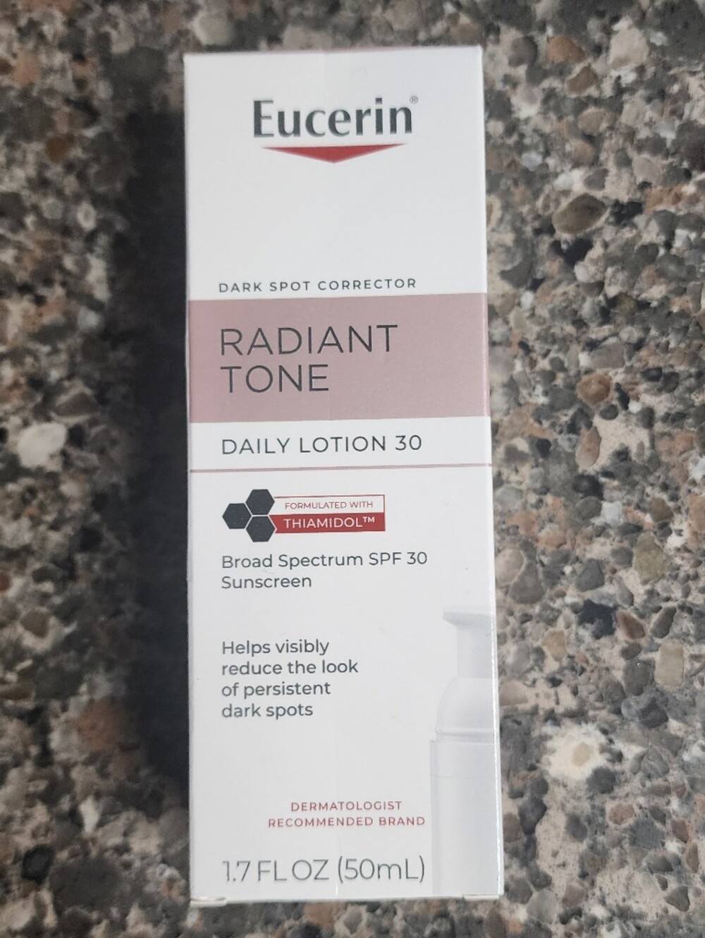 Radiant Tone Skincare Set - White and Silver - Picture 4 of 6